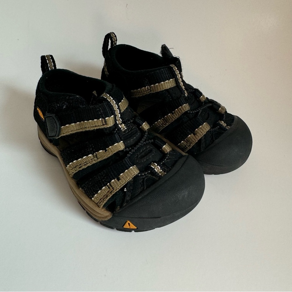 Kid’s Black and Green Keen Sandals Size 6 Toddler